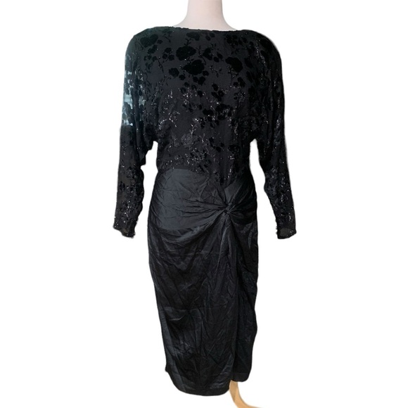 Saint Romei Dresses & Skirts - Vintage Saint Romei Black 100% pure Silk NWT  dress size 12
